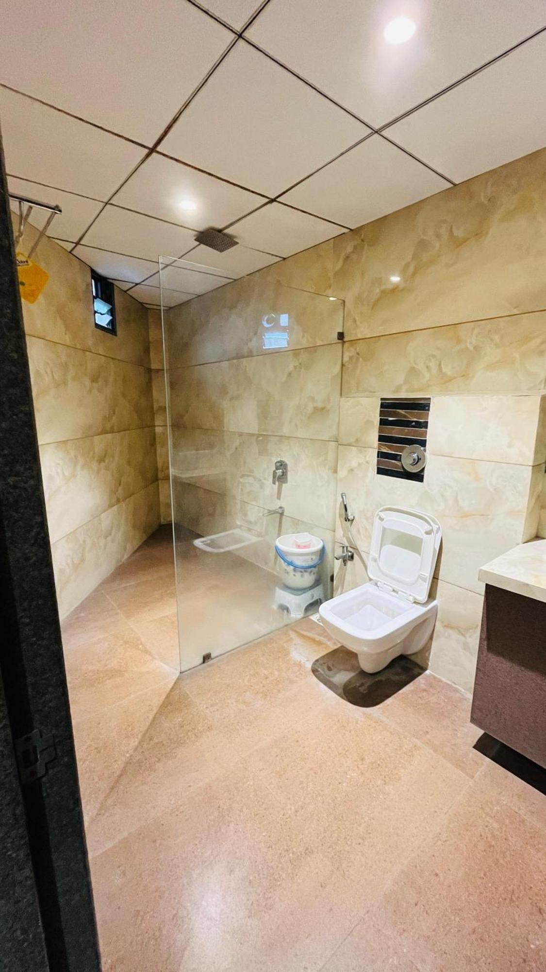 Hotel Elegant Inn Surat Ngoại thất bức ảnh