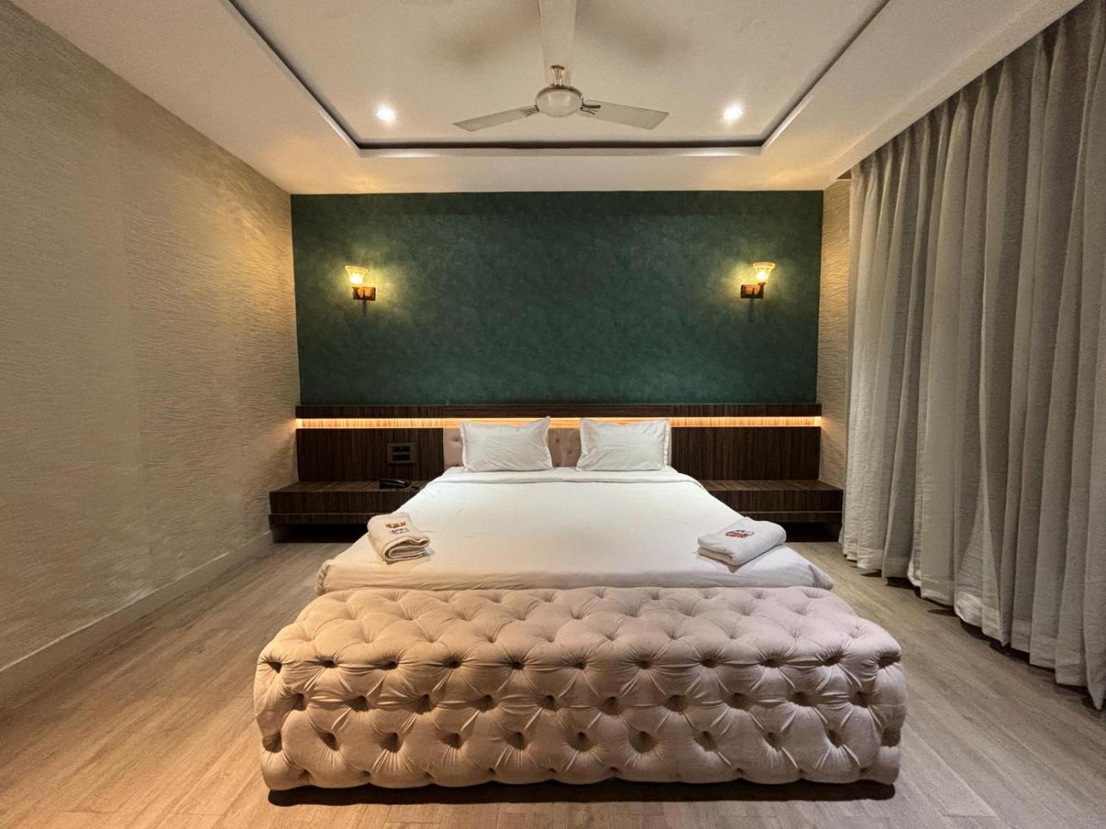 Hotel Elegant Inn Surat Ngoại thất bức ảnh